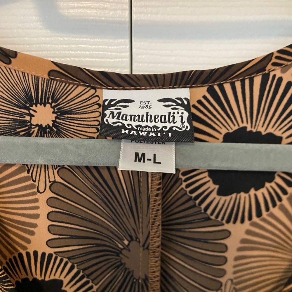 Manuhealii Brown and Black Floral Blouse - Picture 2 of 3